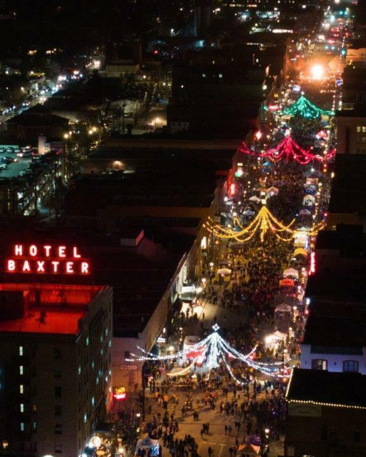 2023 DTNBZN CHRISTMAS STROLL 055 2023 12 08 175620 vgri